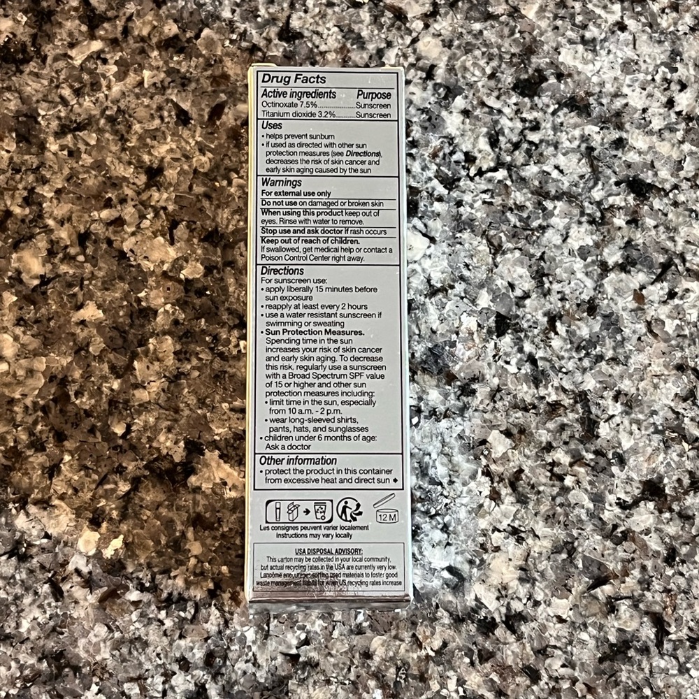 Lancôme Rénergie Lift Makeup Foundation in Buff (220) - Neutral Beige - Picture 5 of 8